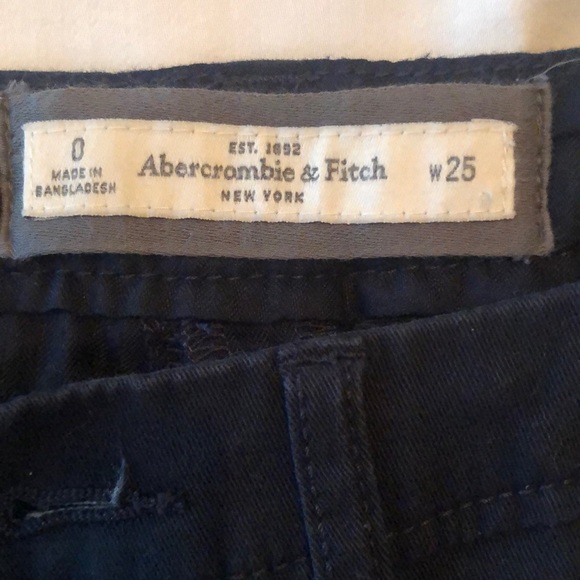 Abercrombie & Fitch - navy shorts. W25 size 0 - Picture 4 of 4